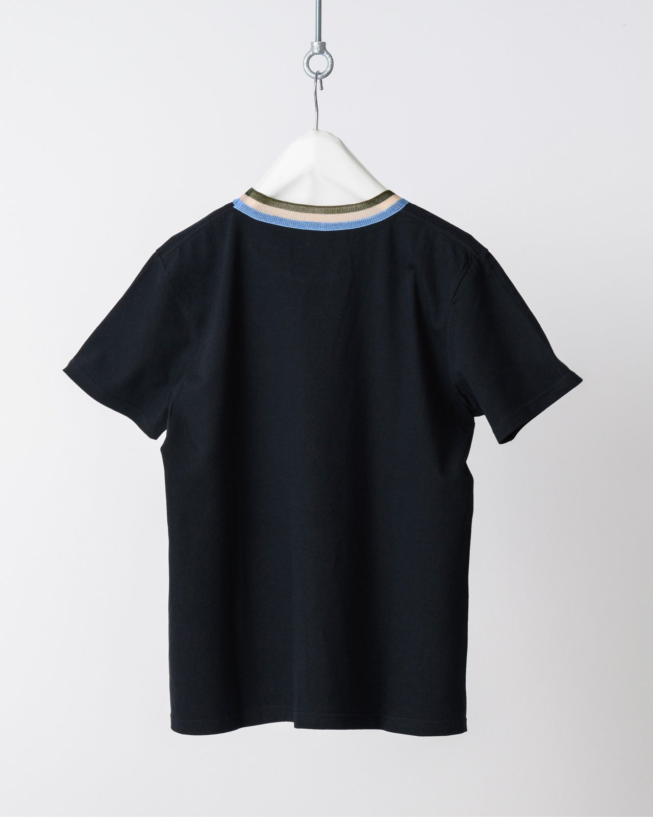Ribbed collar T-shirt