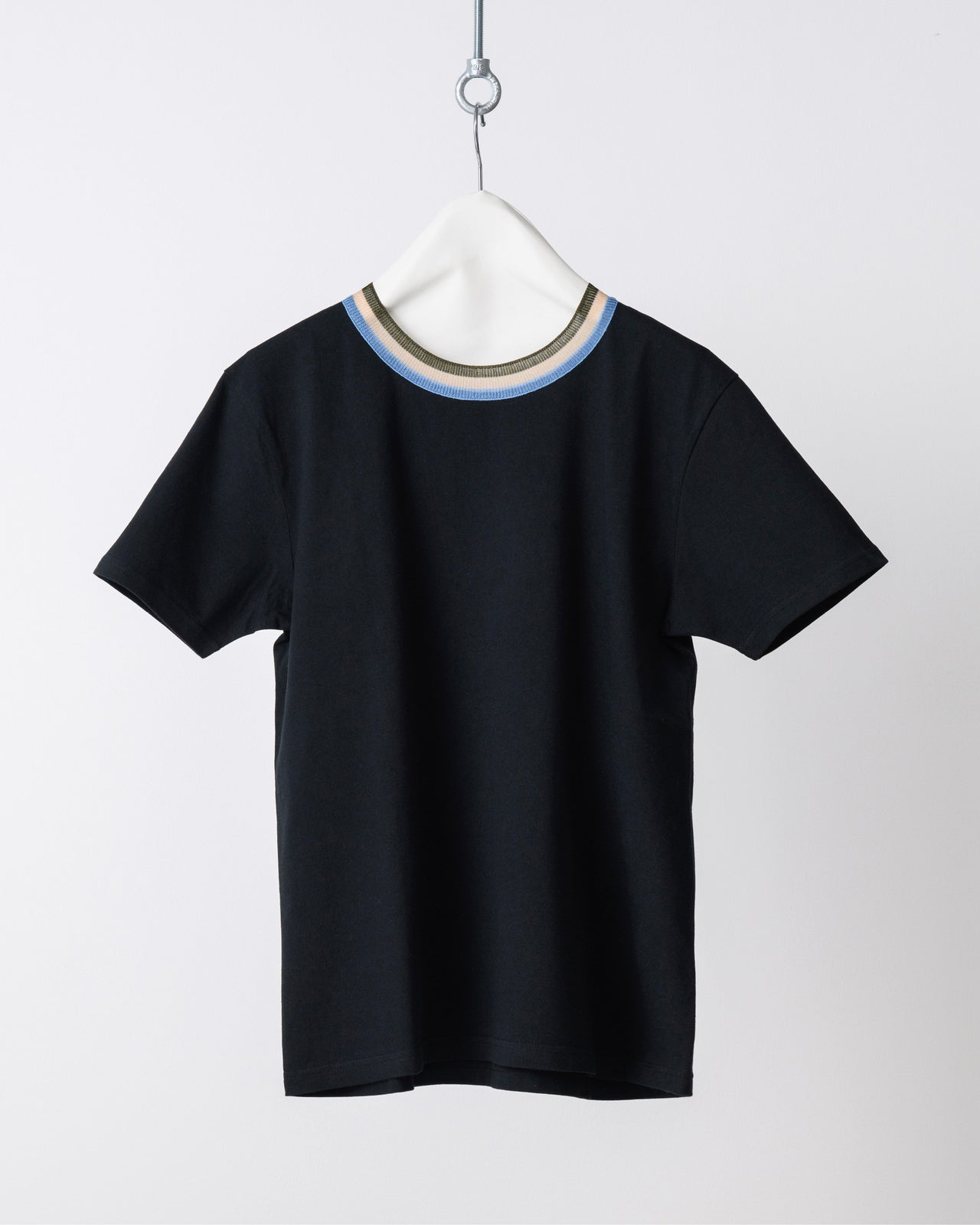 Ribbed collar T-shirt