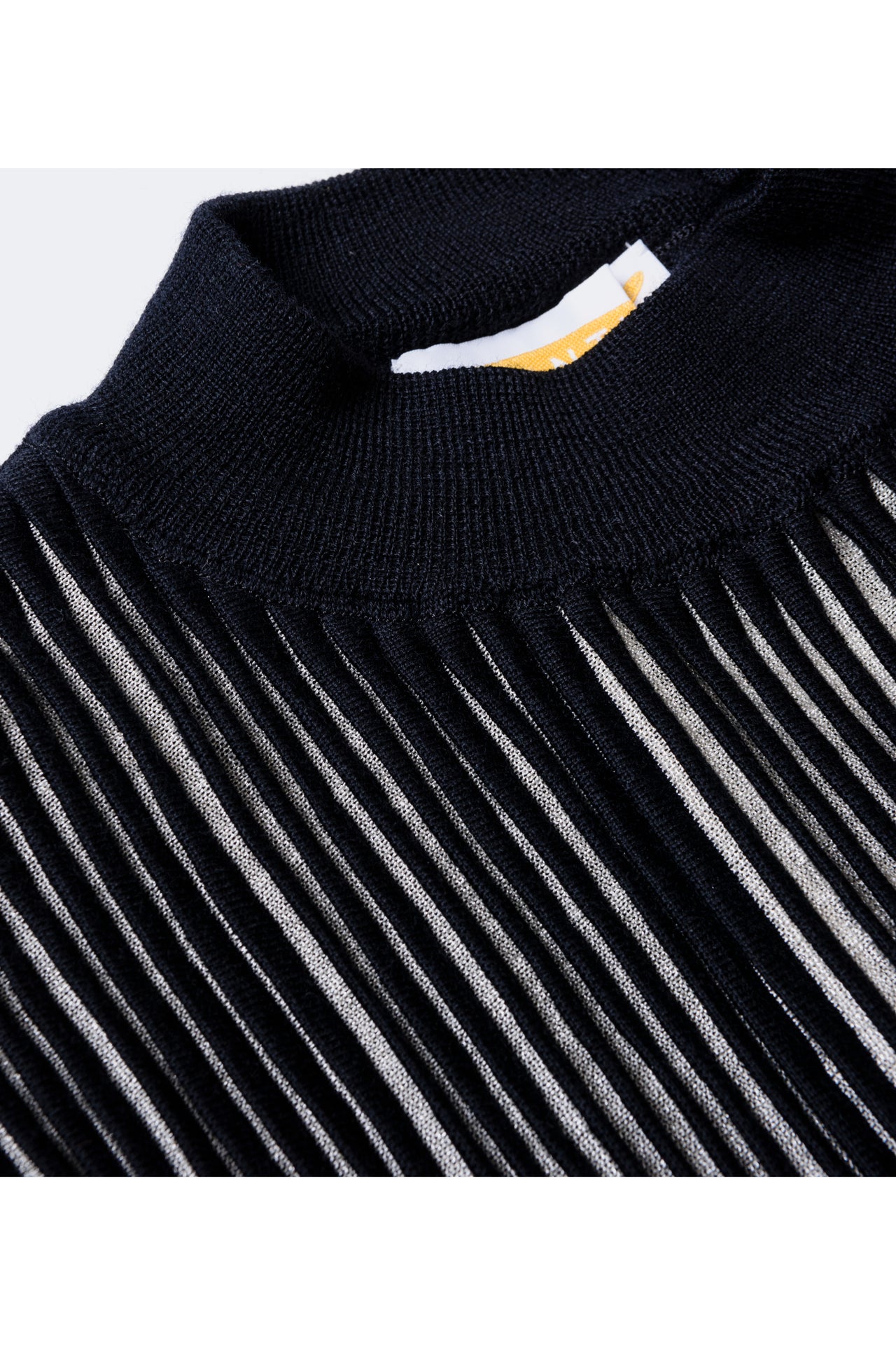 BLIND KNIT