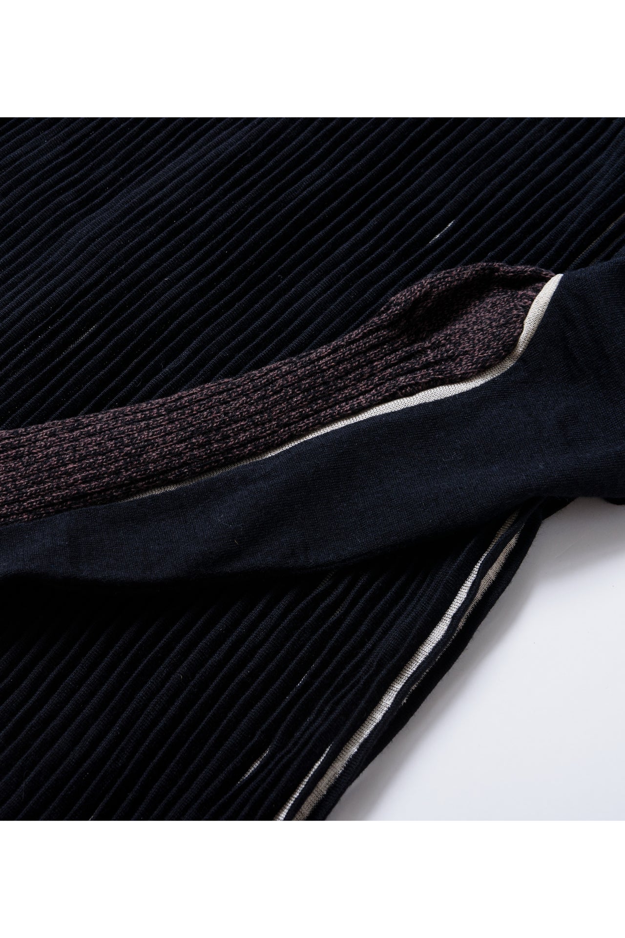 BLIND KNIT