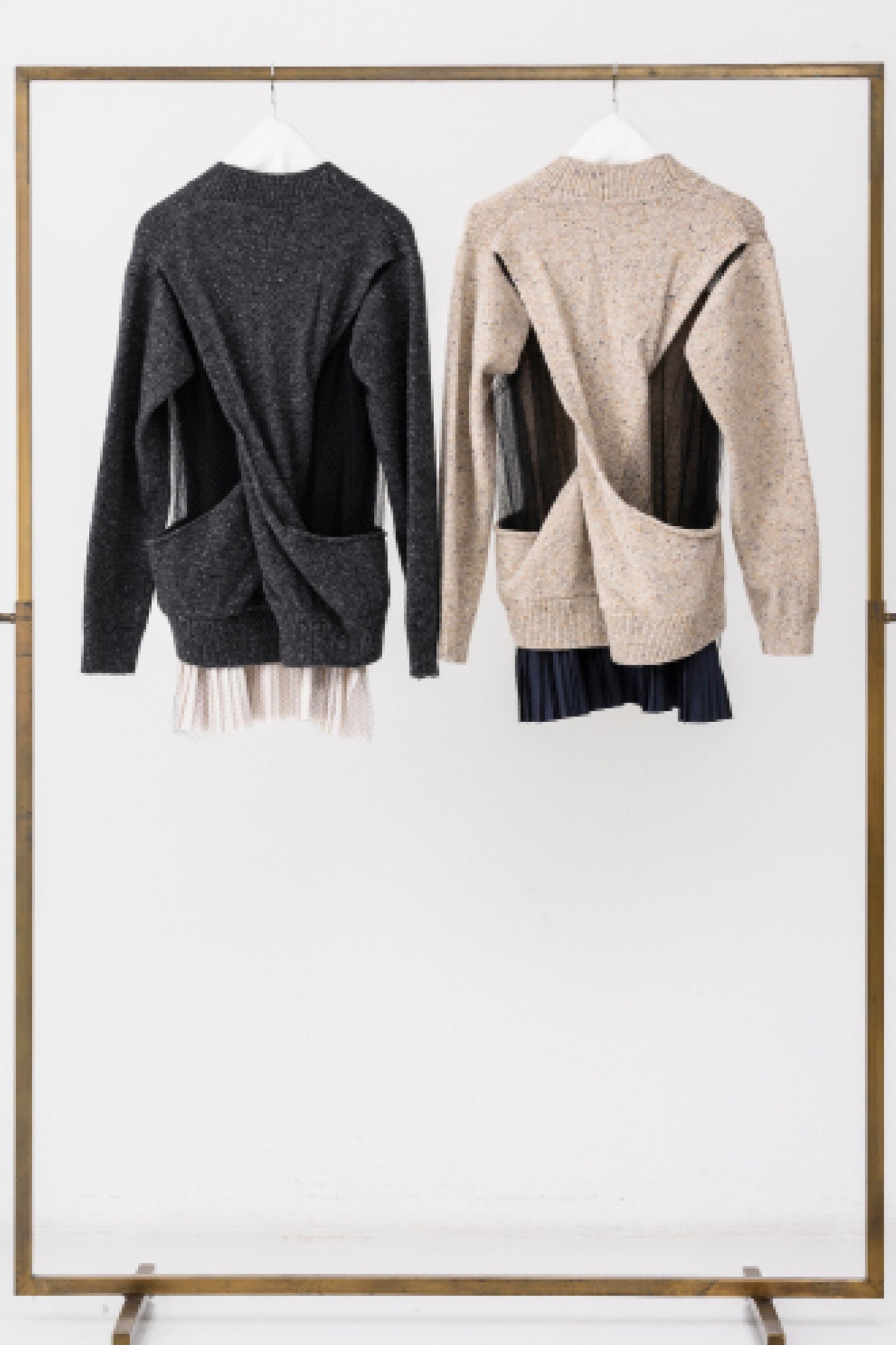 V NECK DOCKING PULLOVER KNIT