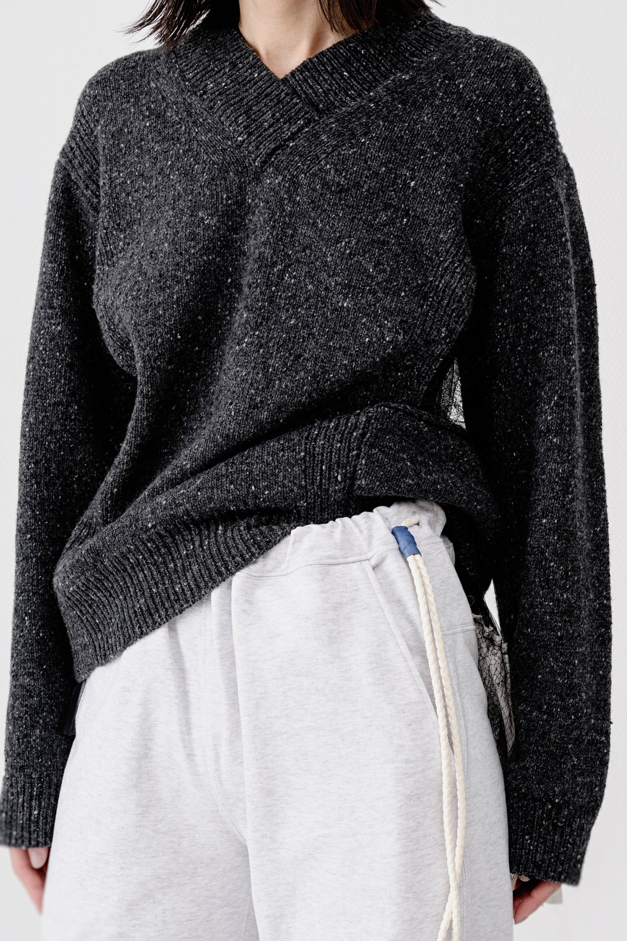 V NECK DOCKING PULLOVER KNIT