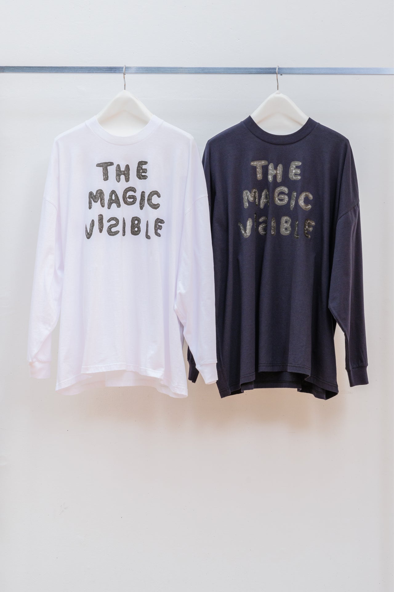 THE MAGIC VISIBLE Long Tee