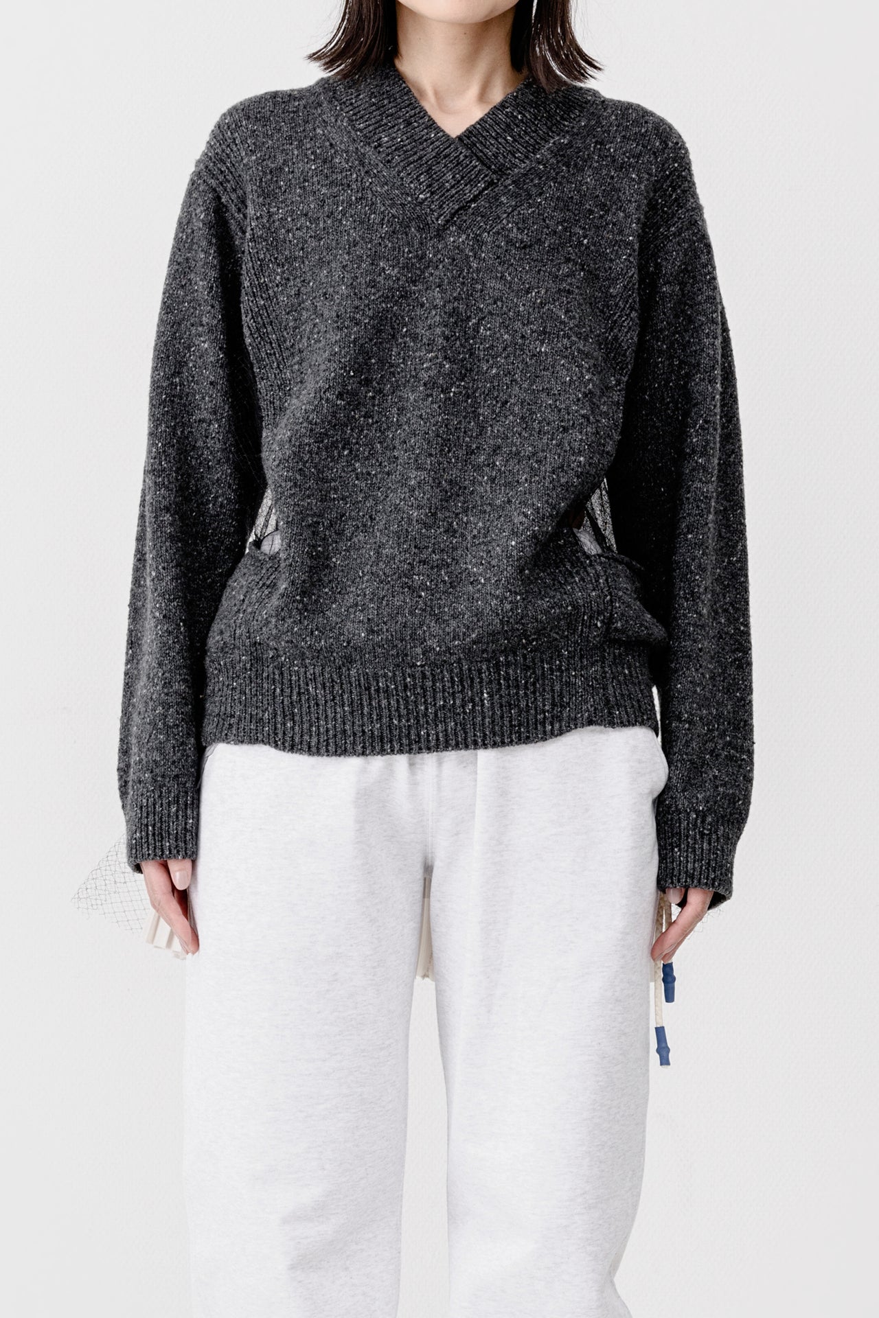 V NECK DOCKING PULLOVER KNIT