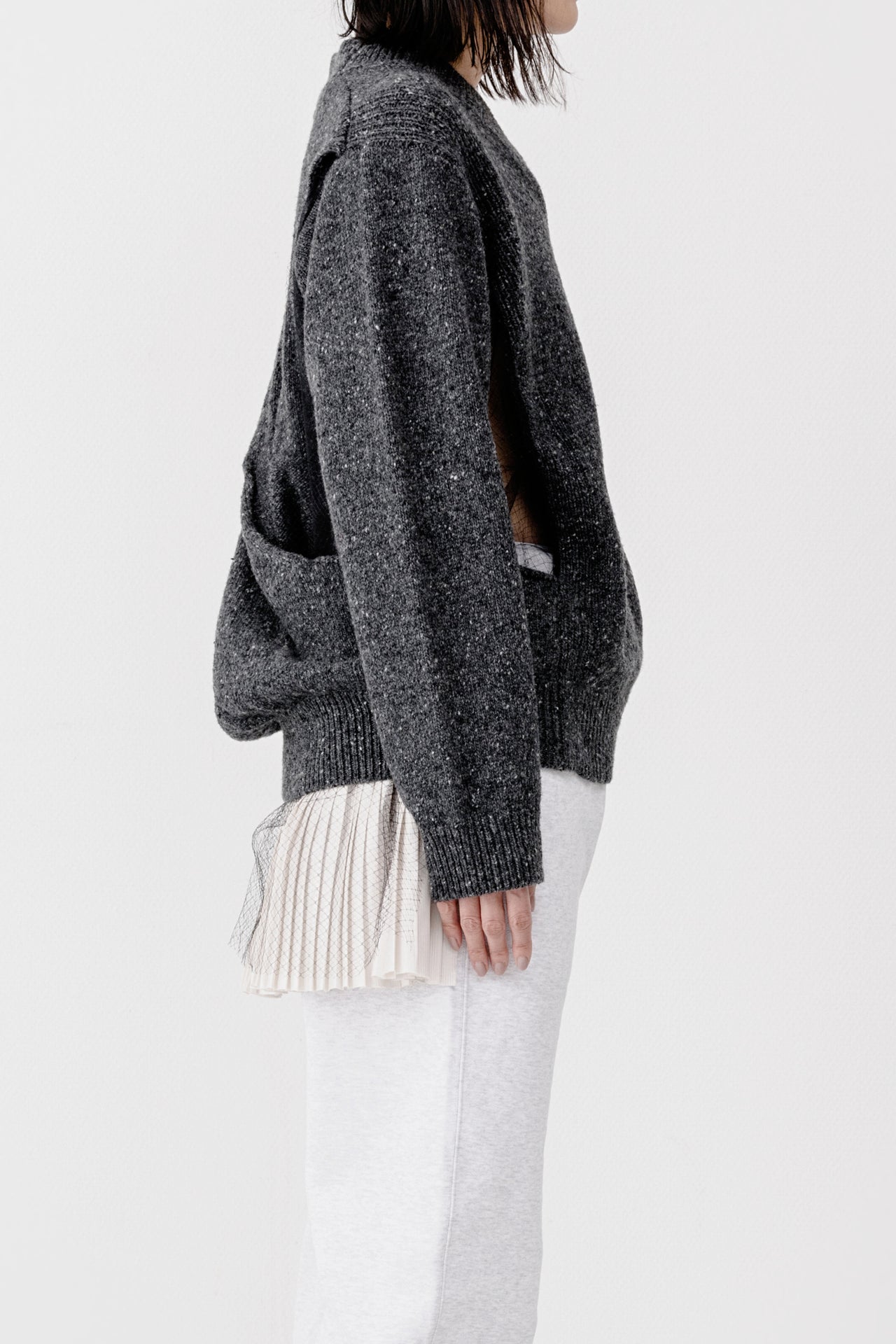 V NECK DOCKING PULLOVER KNIT